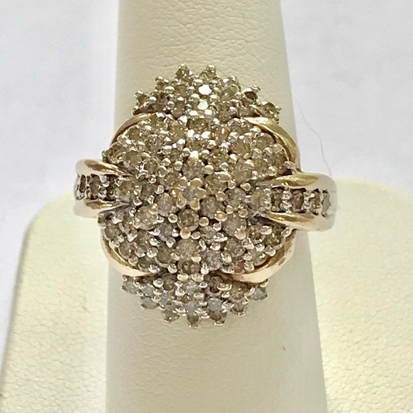 Jewelry - 1.05 ctw diamond ring in 10 kt yellow gold